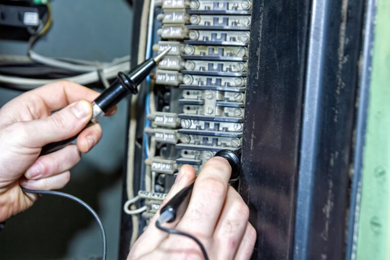 Awarie central telefonicznych w budynkach biurowych – diagnostyka i naprawa