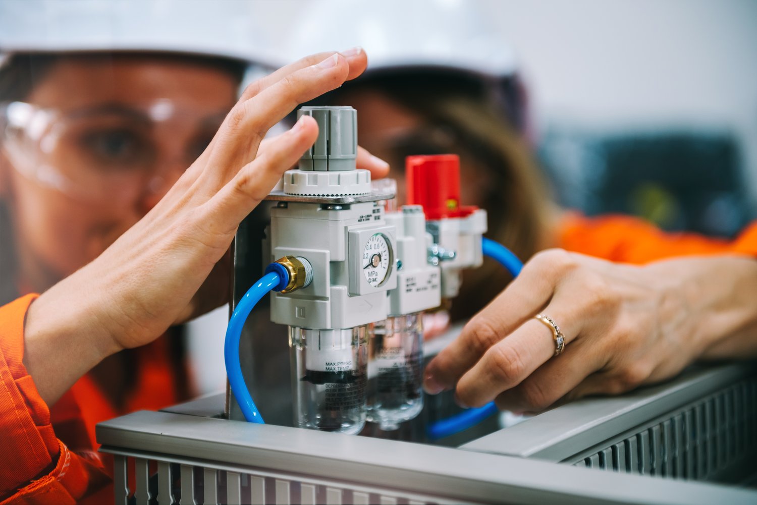 Usterki w systemach elektrozaworów – kompleksowy przewodnik naprawczy