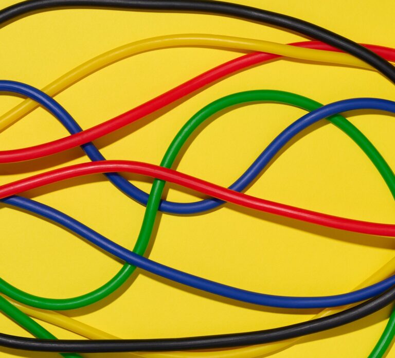 Praktyczny przewodnik po kablach i przewodach dla instalacji elektrycznych i telekomunikacyjnych