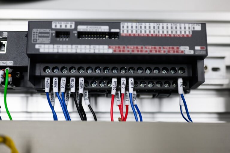 Problemy z modułami sterowania oświetleniem – skuteczne metody naprawy