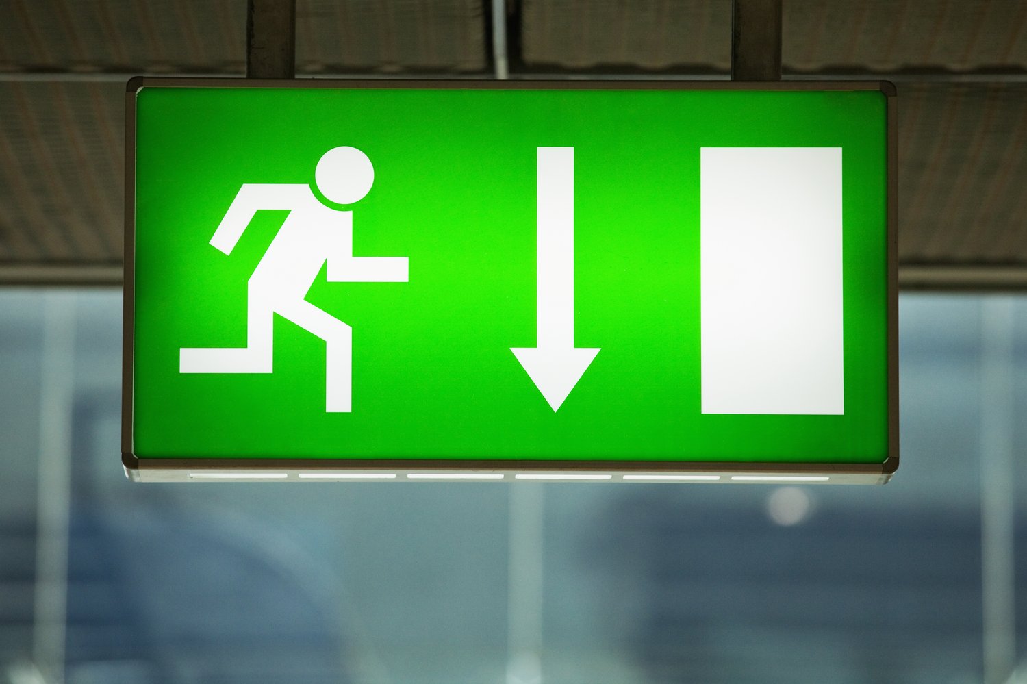 Awarie systemów oświetlenia awaryjnego – skuteczne rozwiązania