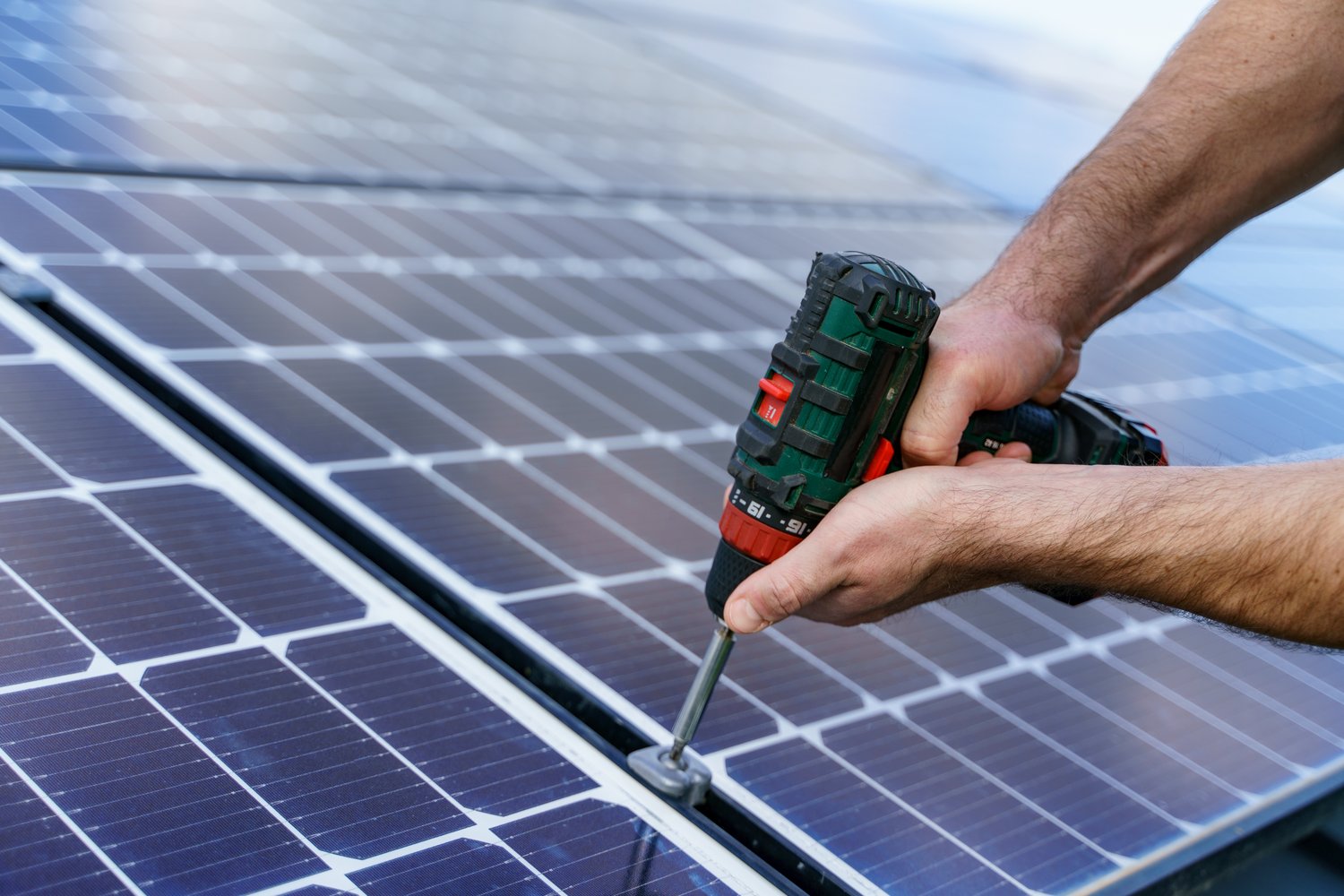 Awarie systemów solarnych – praktyczny przewodnik rozwiązywania problemów