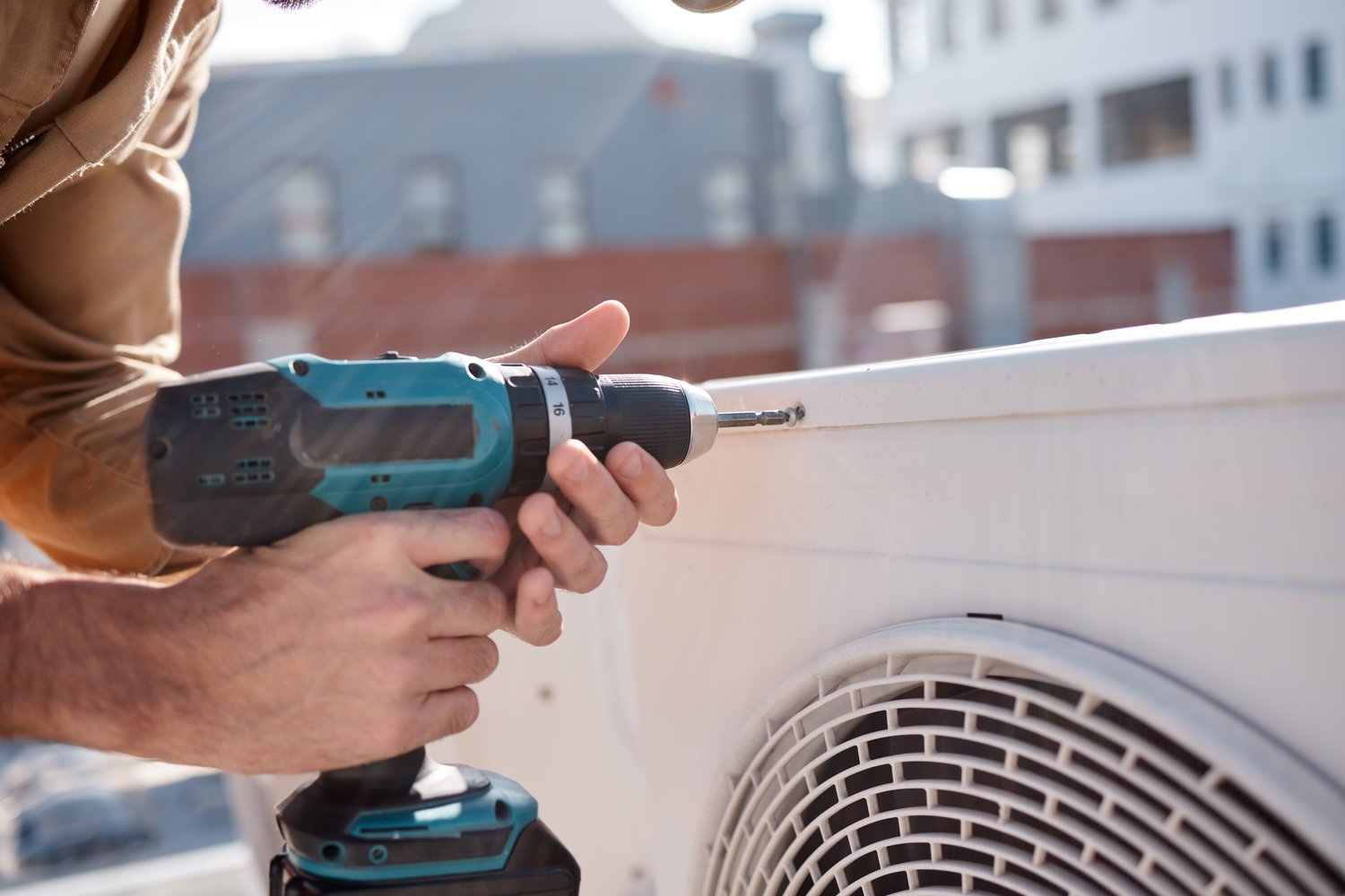 Awarie systemów klimatyzacji multi-split – jak diagnozować i naprawiać