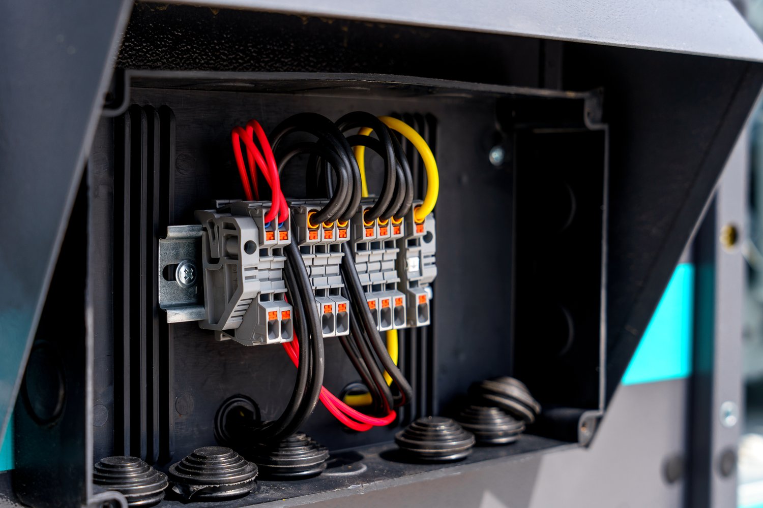 Praktyczny przewodnik po mocowaniach elektrycznych dla profesjonalistów