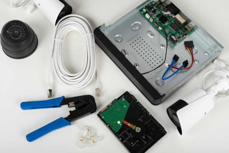 Usterki w instalacjach domofonowych IP – jak diagnozować i naprawiać