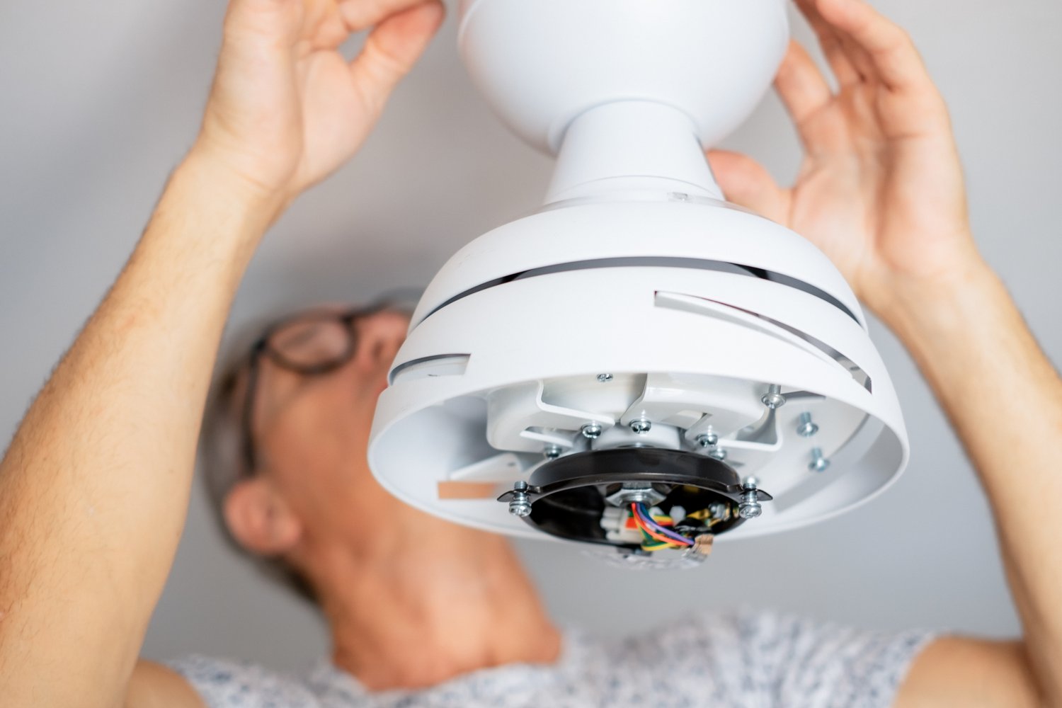 Co powoduje głośną pracę wentylatora łazienkowego? Diagnostyka