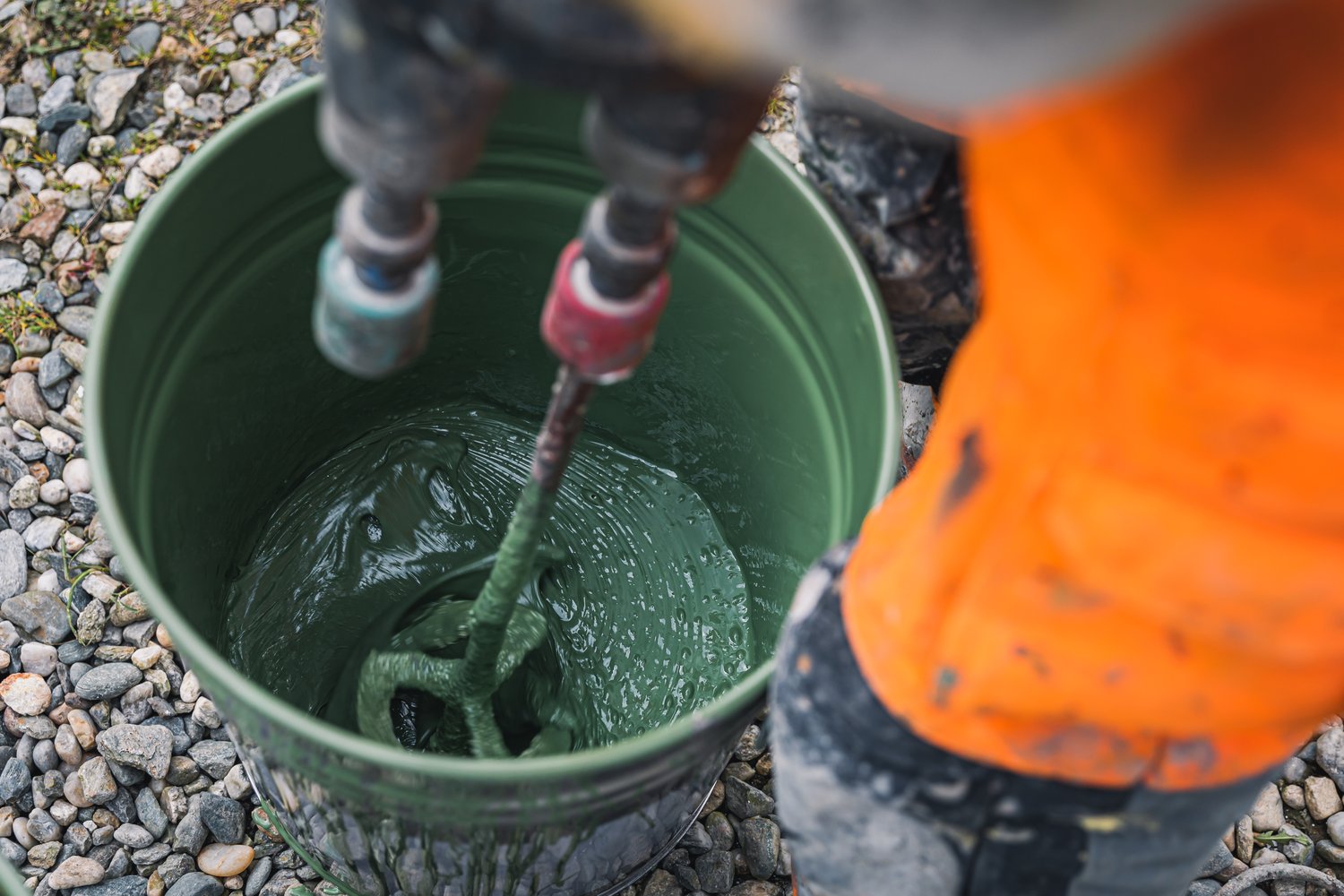 Jak prawidłowo stosować kotwy chemiczne i pręty gwintowane w instalacjach