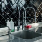 Jak wybrać idealną baterię zlewozmywakową i zlewozmywak do Twojej kuchni
