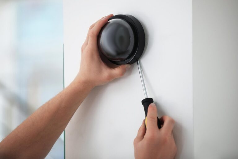 Jak wymienić dzwonek do drzwi? Poradnik instalacji