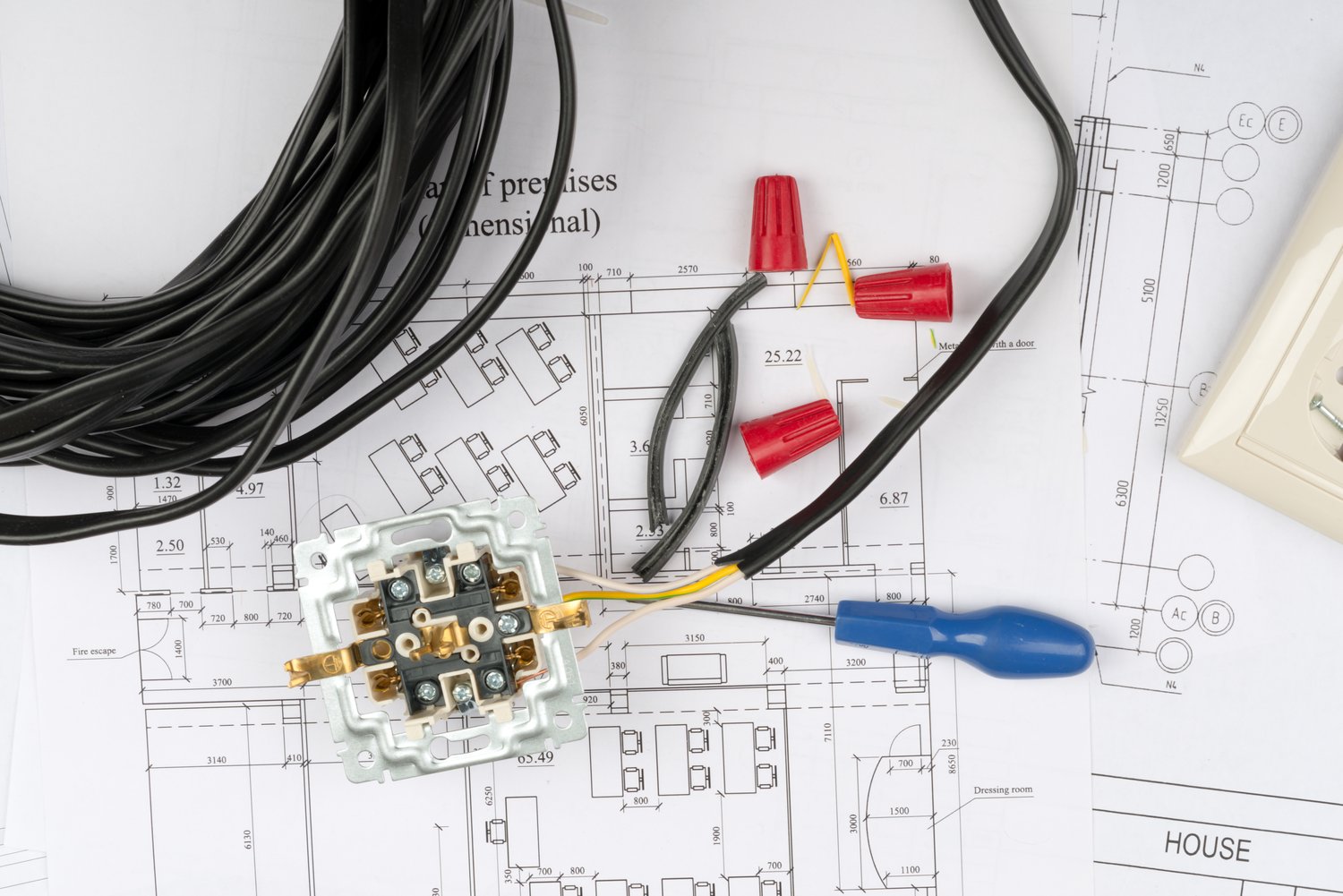 Profesjonalna instalacja elektryczna i uziemienie w budynkach