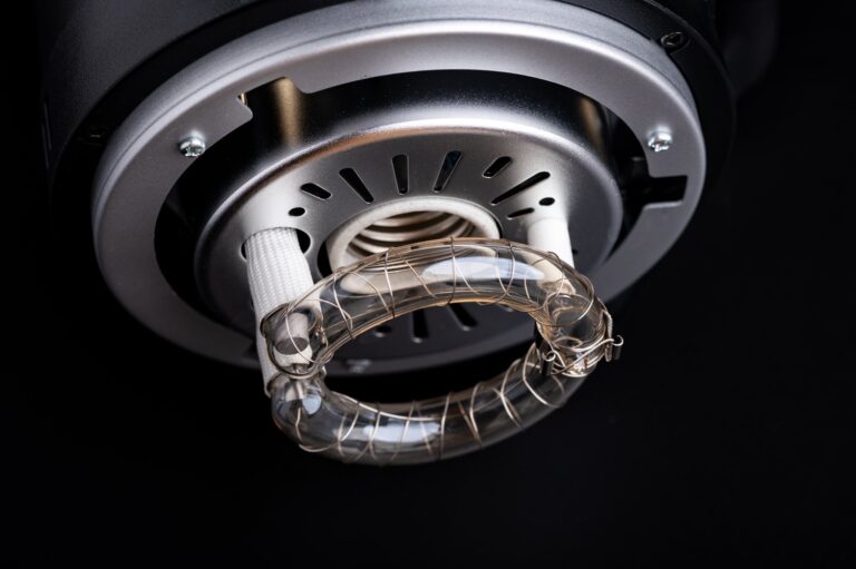 Dlaczego halogen w suficie często się przepala? Przyczyny i rozwiązania