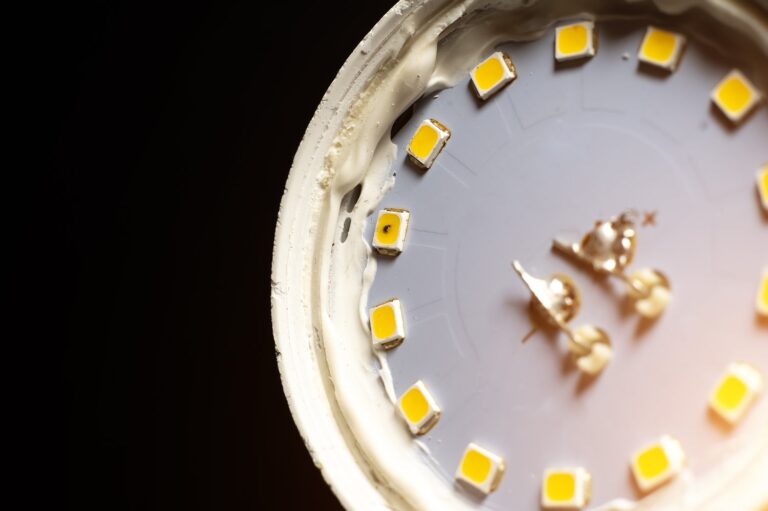 Dlaczego lampa LED migota po wyłączeniu? Przyczyny i metody naprawy