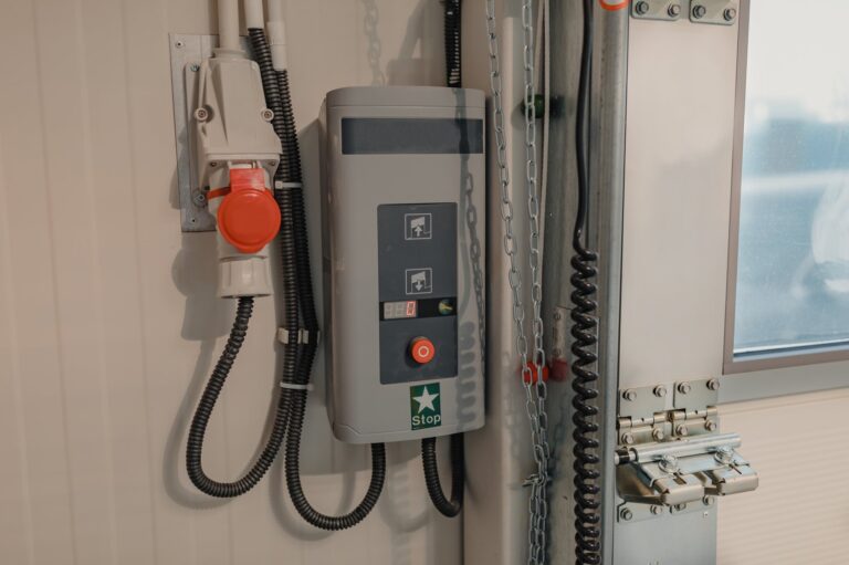 Jak prawidłowo dobierać wyłączniki silnikowe do instalacji elektrycznych