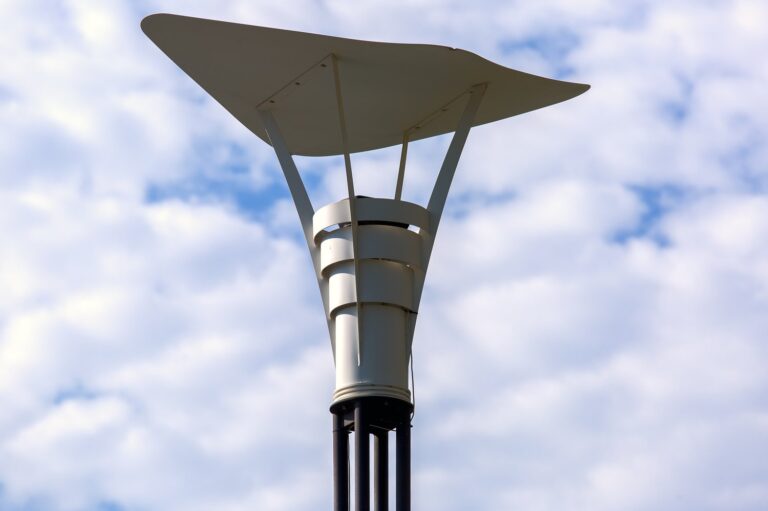 Jak wybrać odpowiedni słup oświetleniowy do instalacji zewnętrznej