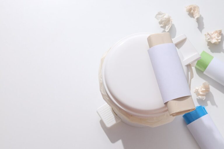 Nieszczelny zawór spływowy w spłuczce – jak go wyregulować lub wymienić?