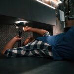 Problem z niedziałającym oświetleniem podszafkowym? Diagnoza połączeń