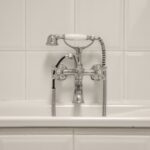 Problem z niestabilną temperaturą wody w wannie? Regulacja mieszacza