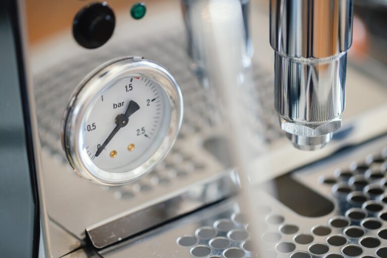 Problem z niskim ciśnieniem wody w kranie? Skuteczne metody rozwiązania