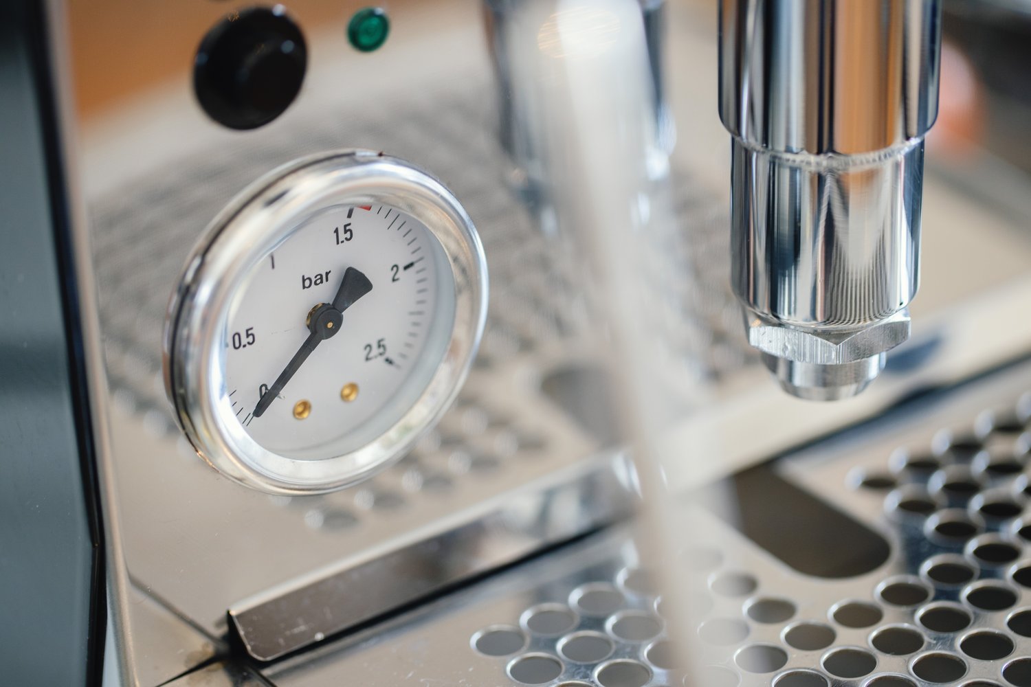 Problem z niskim ciśnieniem wody w kranie? Skuteczne metody rozwiązania