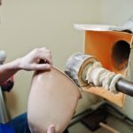 Problem z przeciekającym złączem rury pod zlewem? Uszczelnianie połączeń