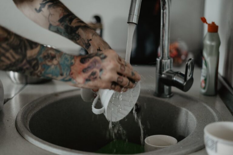 Zapchany filtr w baterii – jak wyczyścić i kiedy wymienić?