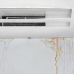 Dlaczego klimatyzator kapie wodą na ścianę? Sprawdzanie odpływu skroplin