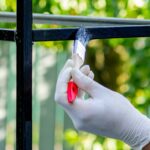 Jak naprawić niedziałający czujnik wilgotności w łazience? Czyszczenie elementu pomiarowego