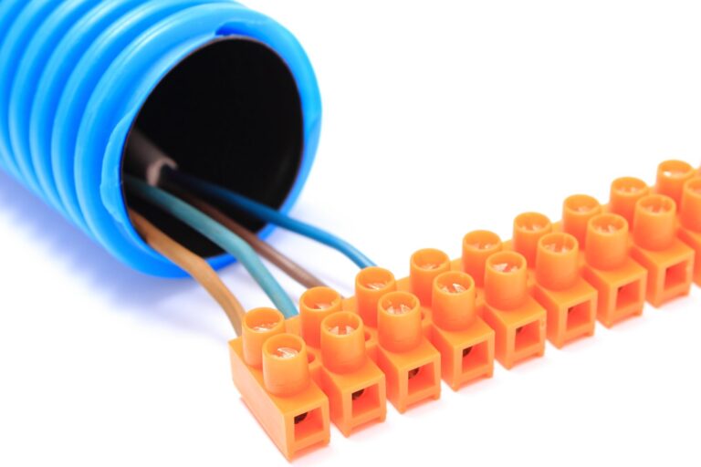 Jak wybrać odpowiednie złączki do instalacji elektrycznych