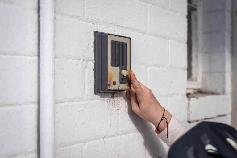 Problem z niedziałającym dzwonkiem po wymianie transformatora? Sprawdzanie okablowania