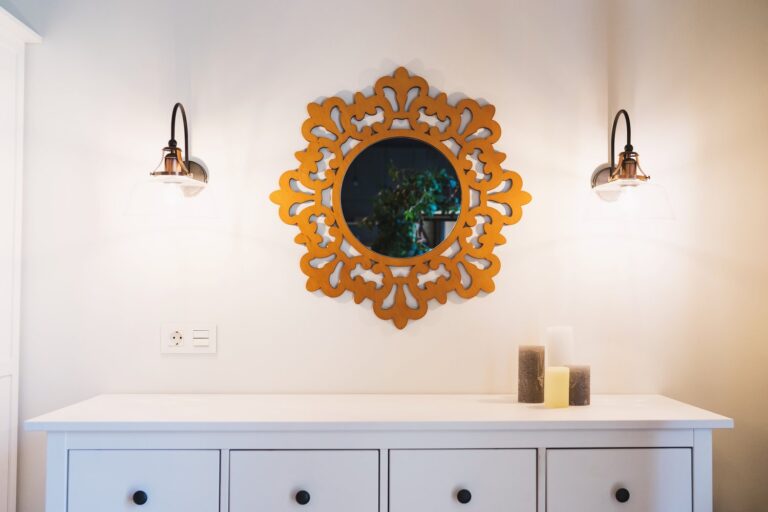 Problem z niedziałającym oświetleniem nad lustrem? Sprawdzanie połączeń elektrycznych