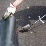 Problem z zapchowaną rurą spustową na dachu? Udrażnianie bez uszkodzenia pokrycia