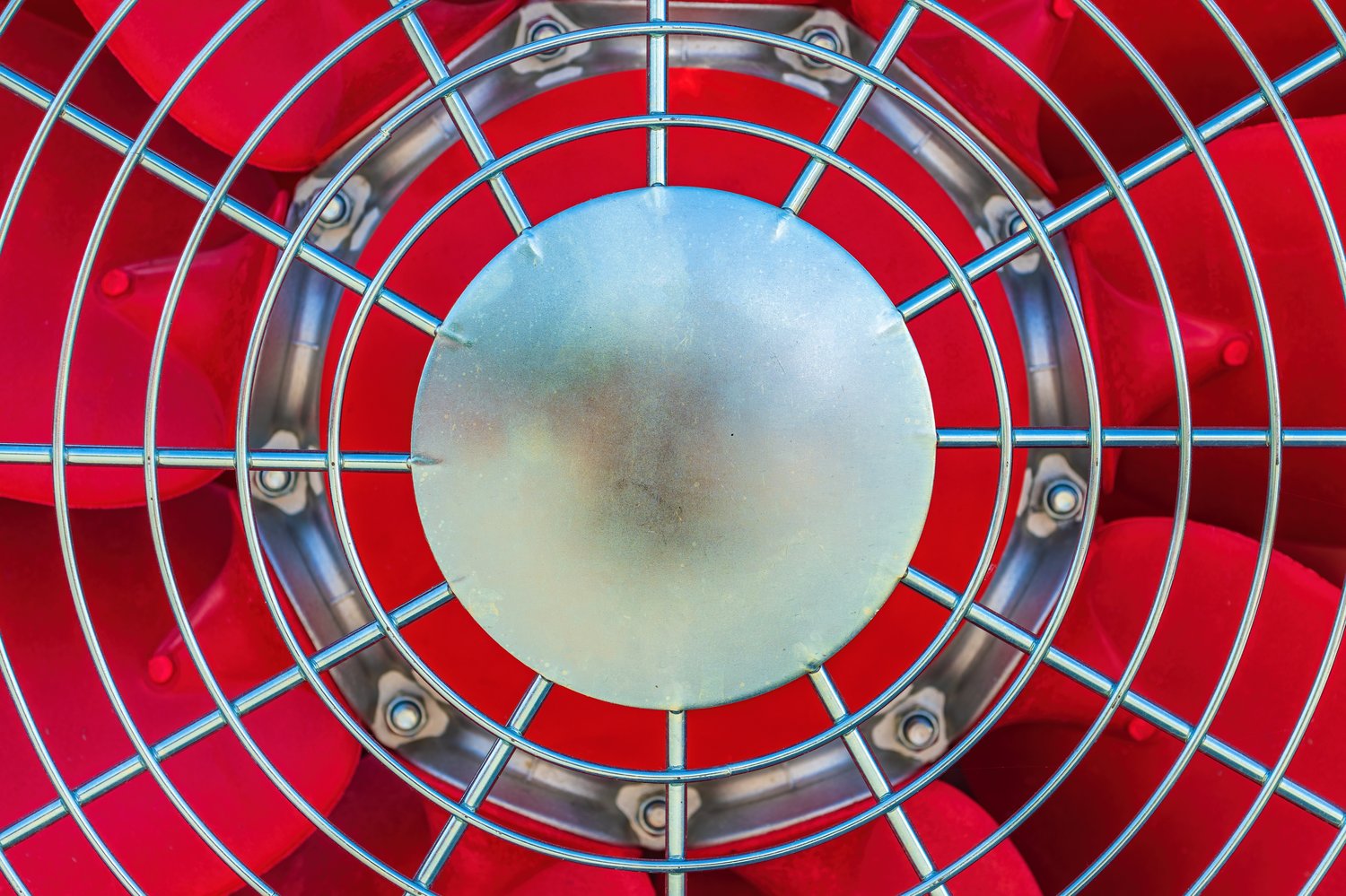 Dlaczego wentylator w kotłowni hałasuje podczas rozruchu? Kontrola łożysk i balansu wirnika