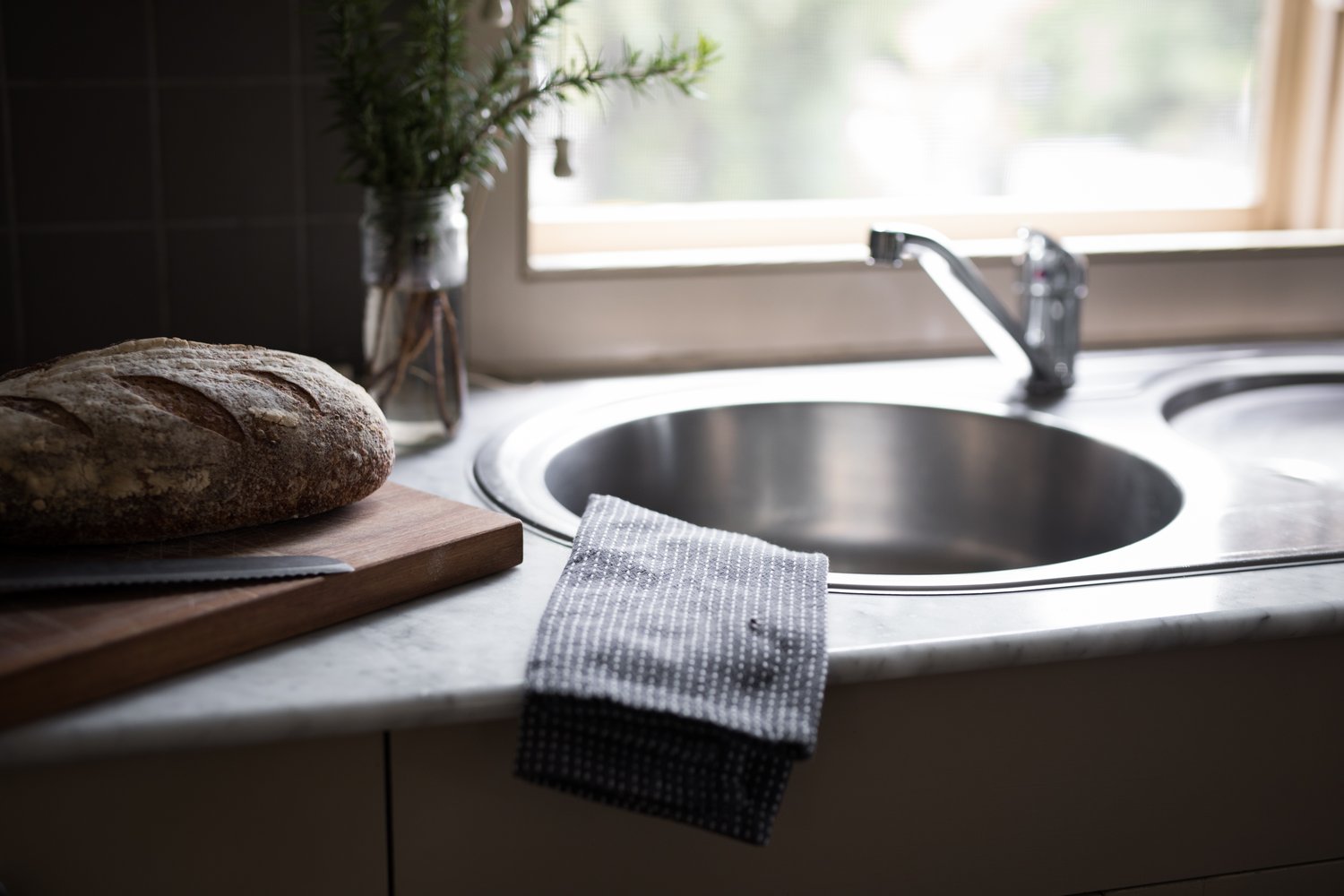 Jak wybrać idealny zlewozmywak dwukomorowy do swojej kuchni