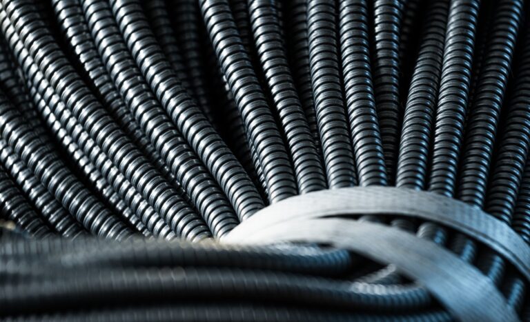 Peszel 25 mm zapewnia skuteczną ochronę przewodów elektrycznych w każdej instalacji